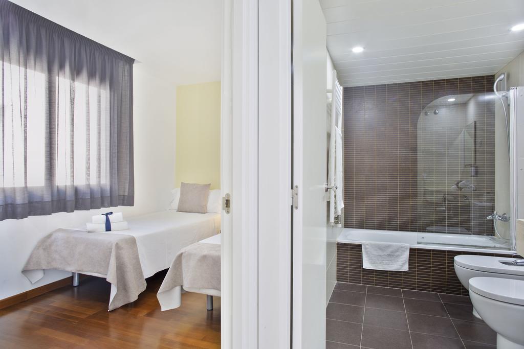 Habitat Apartments Guitart Barcelona Bagian luar foto
